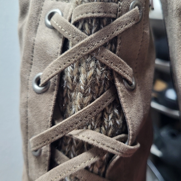 Stylish Tan Suade Lace-Up/Zipper Women's Boots - Picture 7 of 8